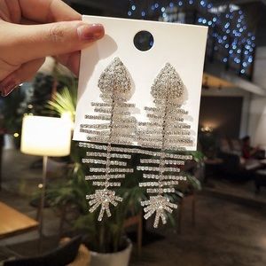 Brand NEW Pretty Huge Shinning Fish Earrings!